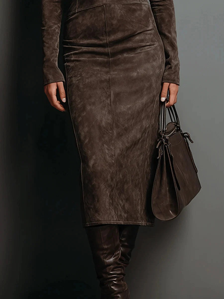 Vestido Midi de Gamuza y Cuello Alto